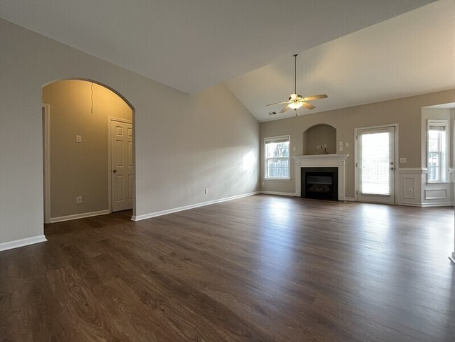 Photo - 2004 Helleri Dr