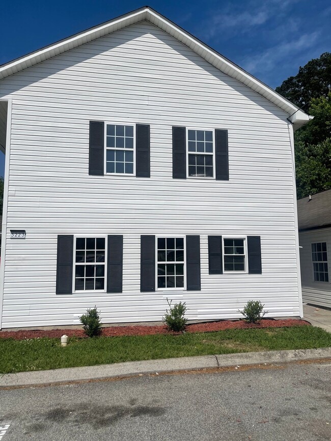 3223 Summit Ave Unit A