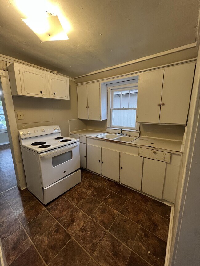 Photo - 311 Short St