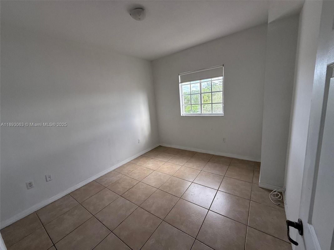Photo - 5271 SW 8th St
