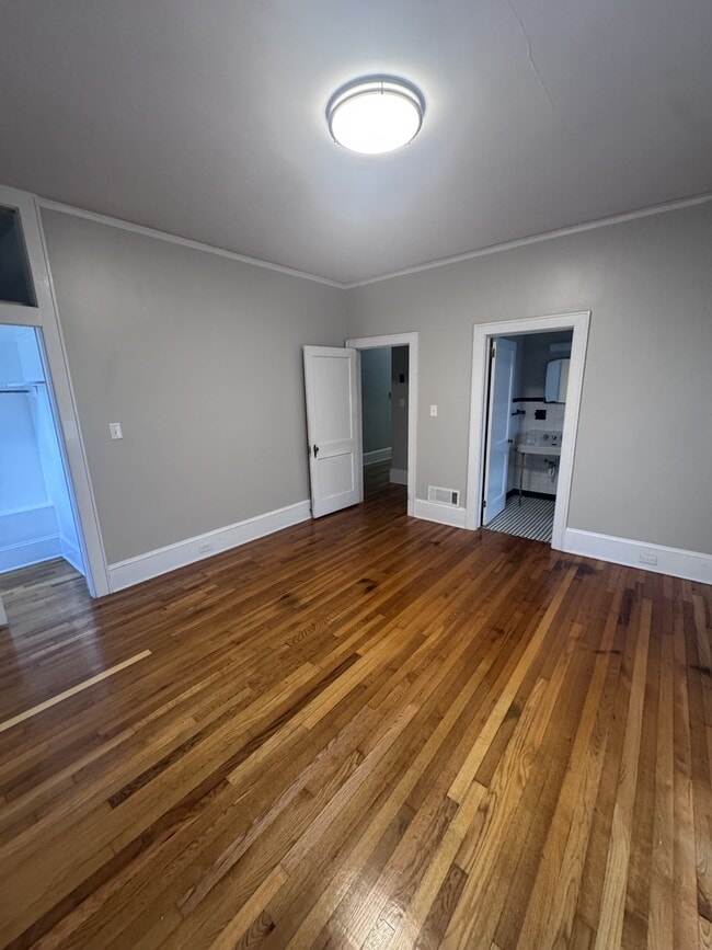 806 Holloway Ave