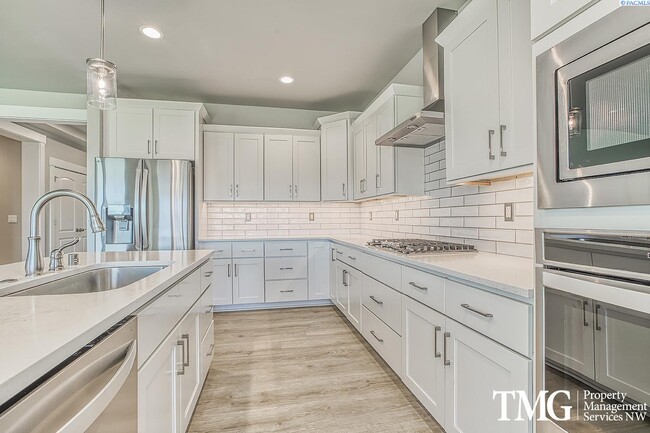 Photo - FOR RENT - 5 Bed Richland Home with 3-Car ...