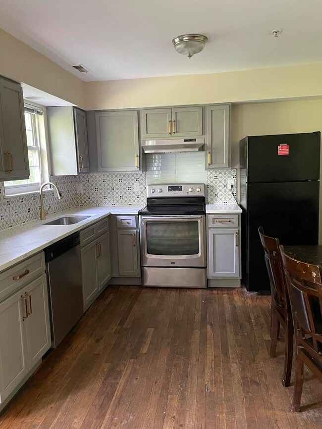 renovated kitchen - 7413 Columbia Ave Casa