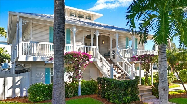 Photo - 877 7th St S