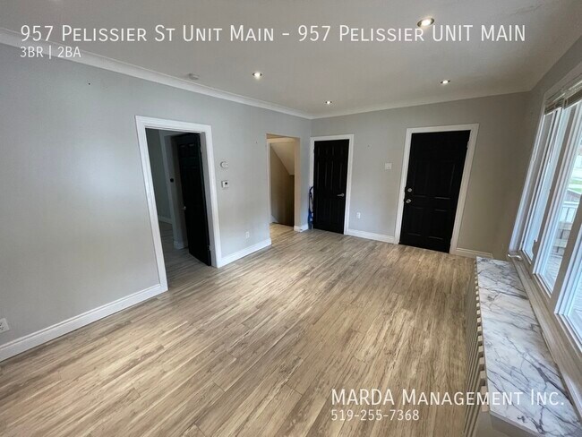 Photo - BEAUTIFULLY RENOVATED 3BEDROOM/2BATH MAIN UNIT+ HYDRO Unit 957 Pelissier  MAIN