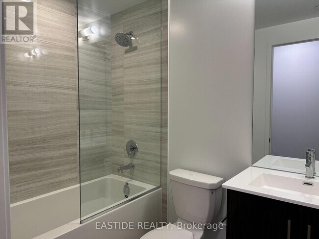 Photo - 180 Front St E Unité 1012