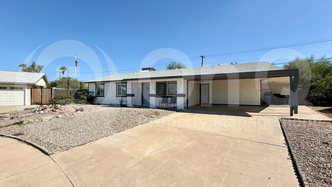 Building Photo - 1331 W Andorra Dr