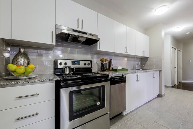 Building Photo - Valencia Towers South