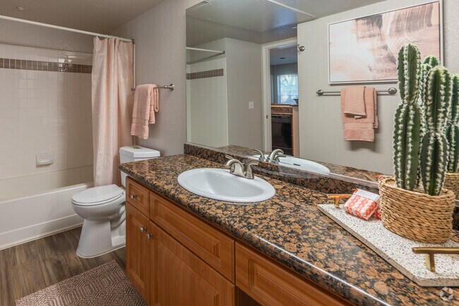 2 BR, 2BA - 1000SF - Second Bathroom