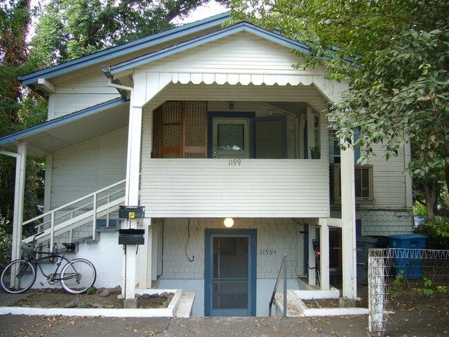 Building Photo - Charming 1BD/1BA Avenues Duplex with Screened Porch & Large Backyard—Utilities Included