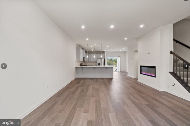 Photo - 8217 Longford Rd