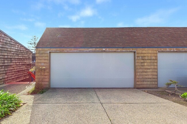 Photo - Rarely available Redwood Heights townhome with sweeping views of Oakland and San Francisco.