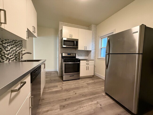 Building Photo - Updated 1-BR Apartment Now Available in Munhall/Homestead! Unit Floor 1