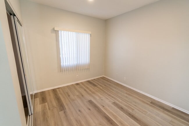 Photo - 14900 Moorpark Street