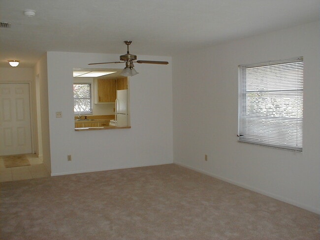 Dining/Living Room Area