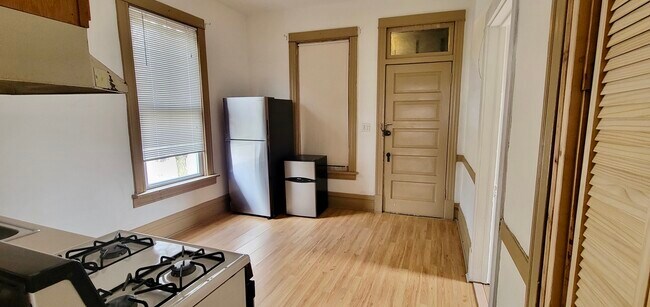 Photo - 2155 N Kilbourn Ave Unit 2