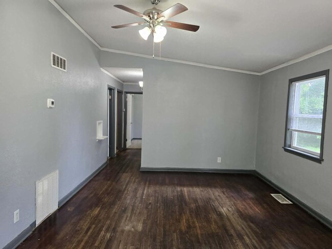 Photo - 229 E 54th St N