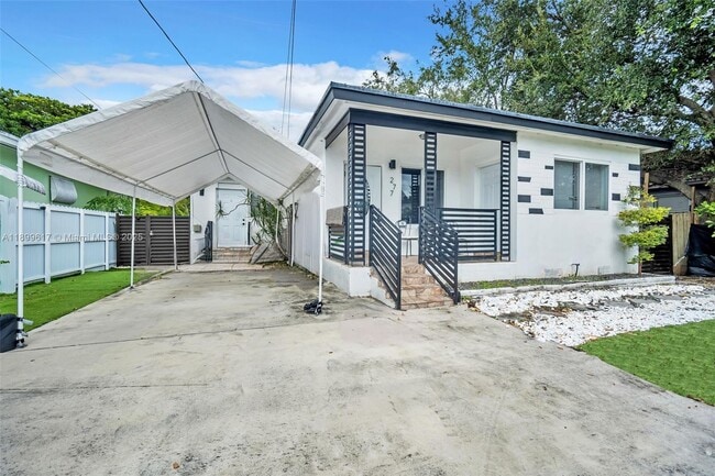Photo - 277 NW 48th St