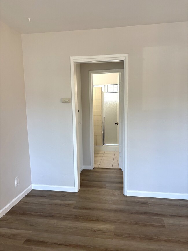 5253 Monroe Ave Unit 3