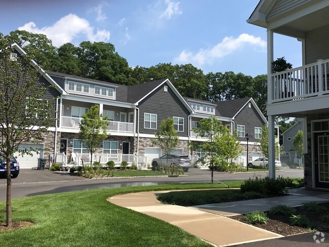 Fairfield Townhouses At Selden - Fairfield Townhouses at Selden