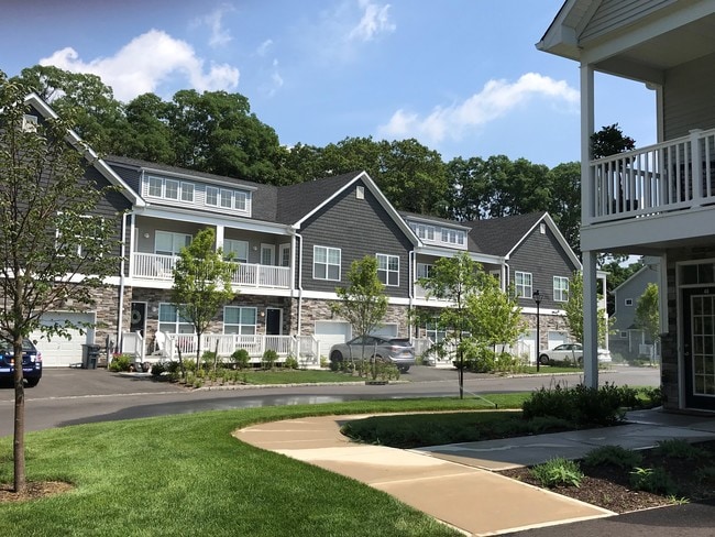 Fairfield Townhouses At Selden - Fairfield Townhouses at Selden