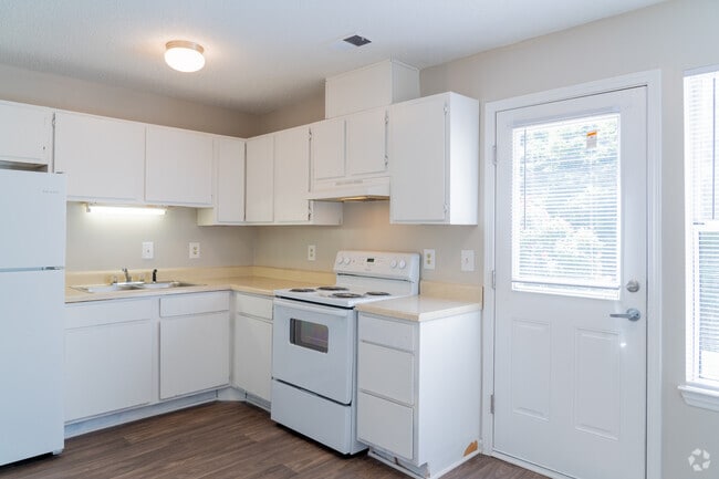 513 - 2BR 1.5BA 894SF Kitchen