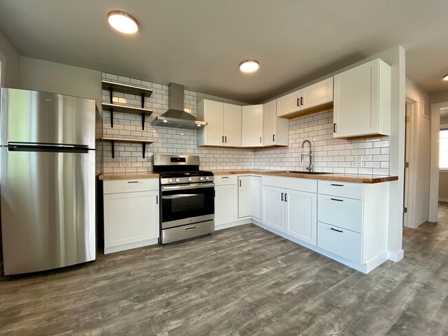 Building Photo - 1033 Juneau St Unit 1033