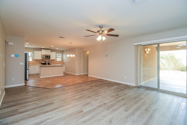 Photo - 32830 N Sandstone Dr