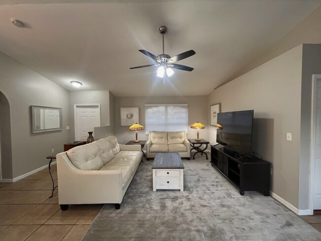 Share living area. - 822 Nicholas Pky W