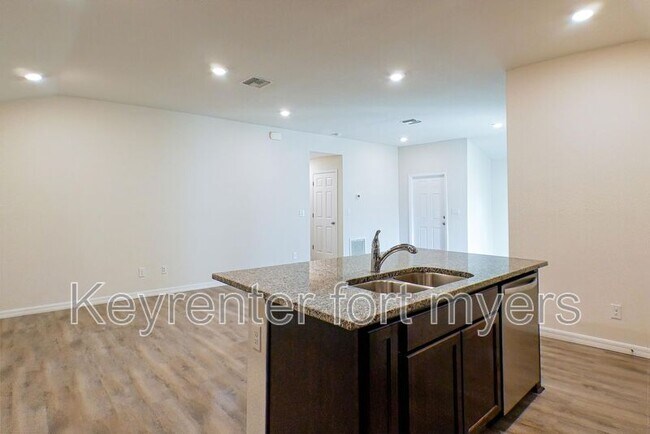 Photo - 225 Rogers St