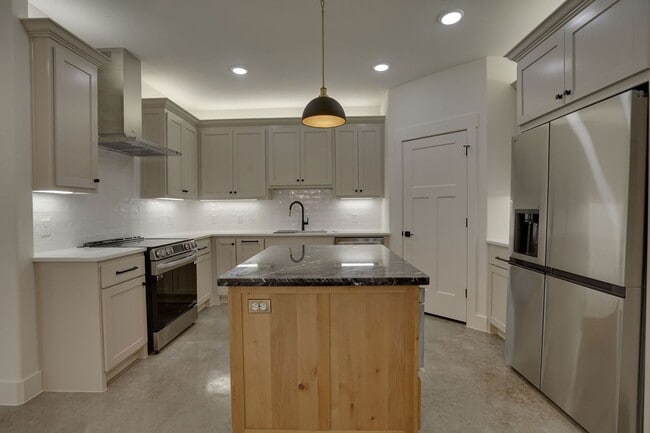 Photo - 108 Cardinal Wds