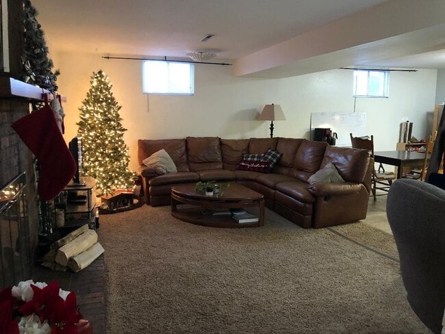 Photo - 1666 Lashley St