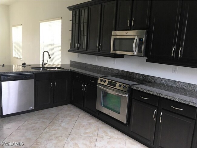 Photo - 5015 Milano St