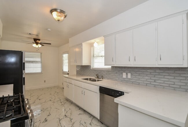 Photo - 5330 Windswept Ln