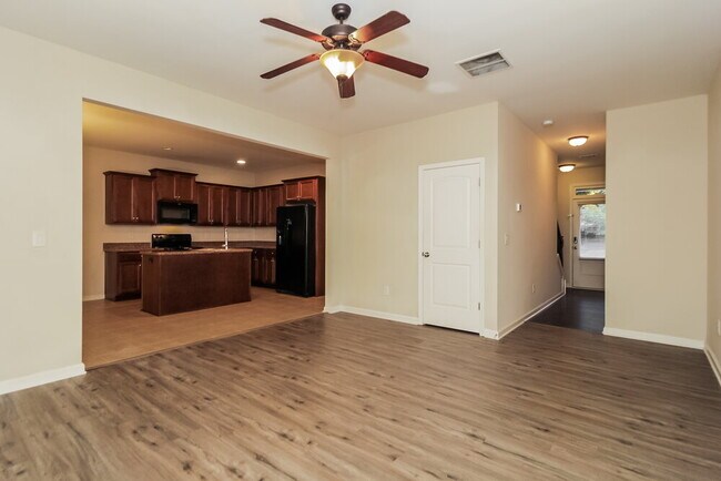 Photo - 505 Broughton Dr