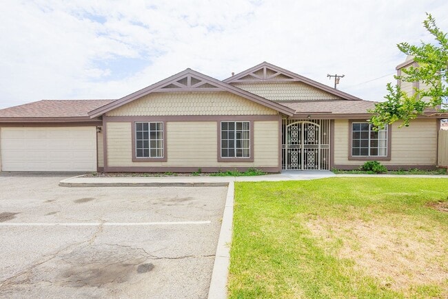 Photo - Spacious Single-Story 3-Bedroom Condo with Private Patio and 2-Car Garage Unit 4