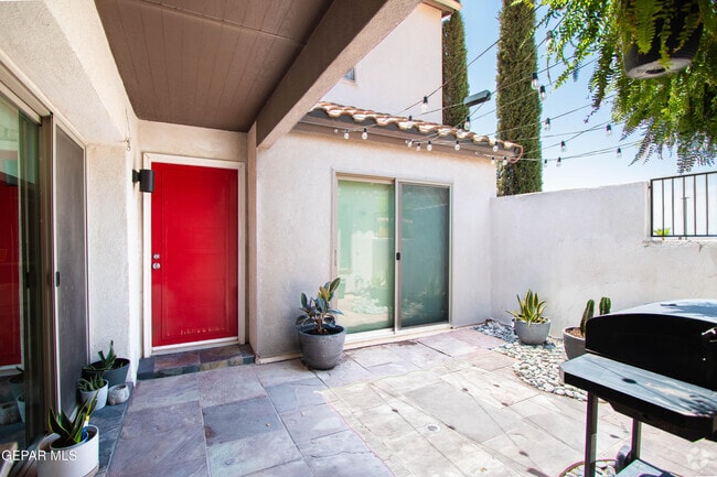 Building Photo - 4200 Camelot Heights Dr Unit 1 Rental