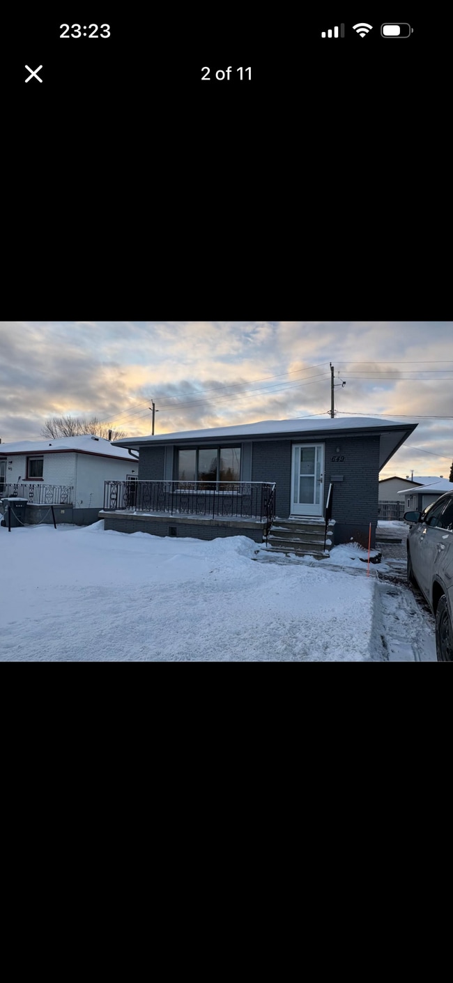 Photo - 649 Edward St N