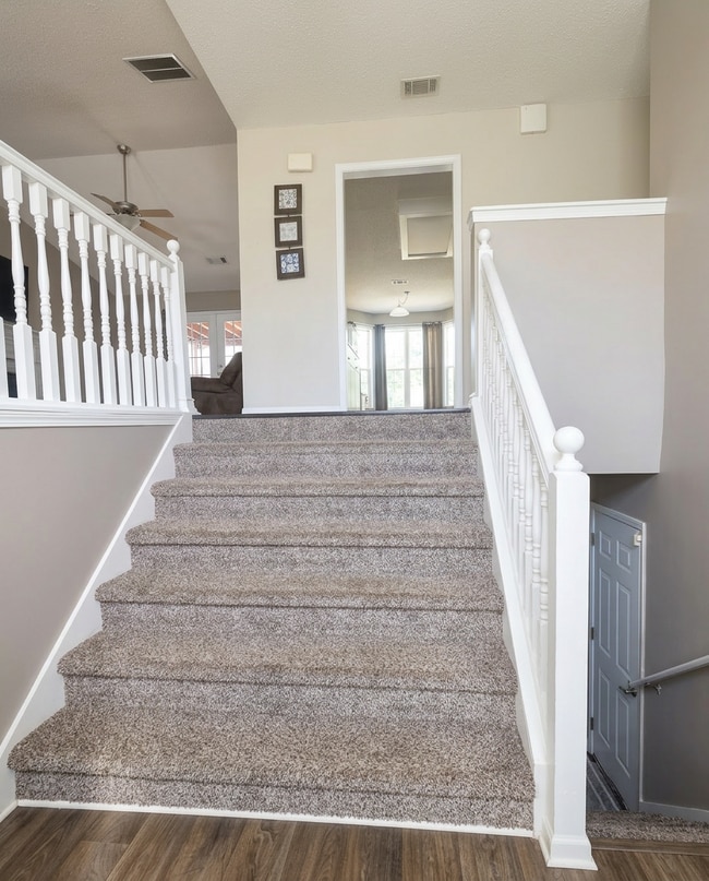 Photo - 1885 Roxey Ln