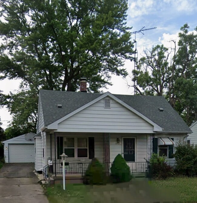 3713 Gratiot Ave