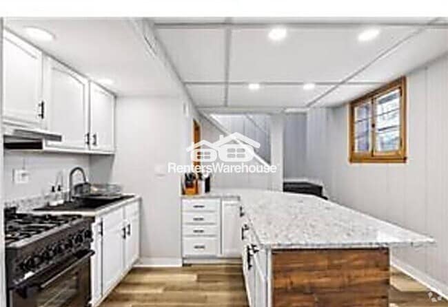 Building Photo - 803 Huron St Rental