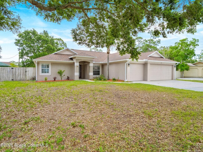 Photo - 567 Consolata Ave NW