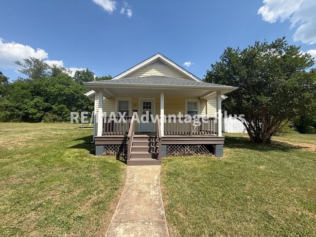 Building Photo - Charming 2 bedroom home in the Town of Dillwyn