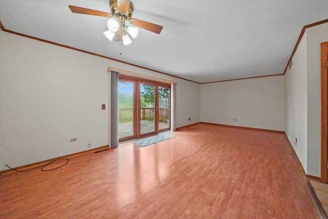 Photo - 2 Bed+1 Room in the Basement/1.5 Bath Townhouse