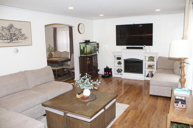 Photo - 6034 S Komensky Ave