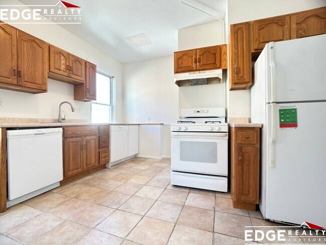 Photo - 80 Fairbanks St Unidad 2