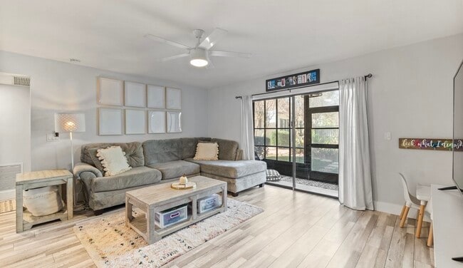 Building Photo - 600 Domenico Cir Unit D1