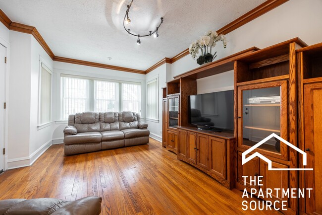 Photo - 2305 N Melvina Ave Unit 1