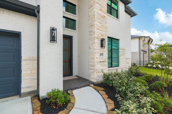 Photo - 215 Warbler Song Dr