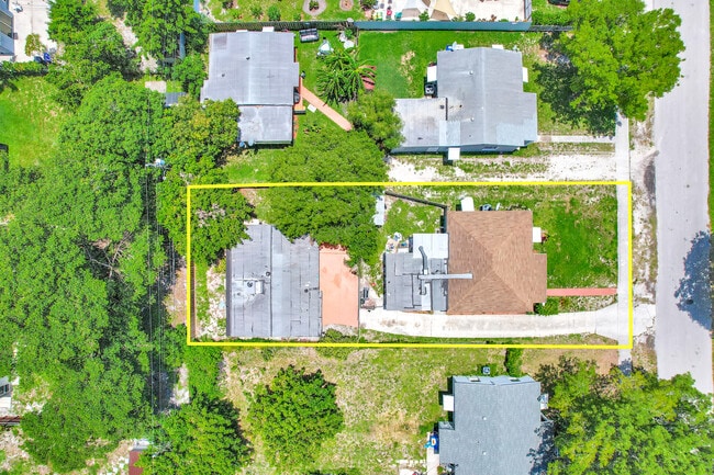 Photo - 2435 Plunkett St